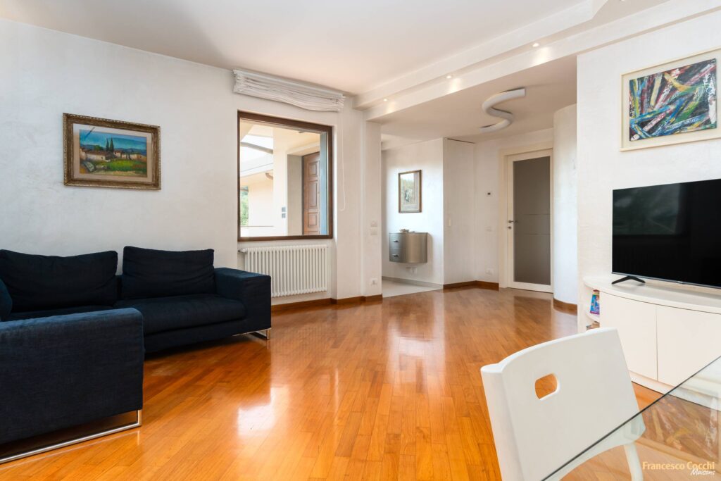 Elegante appartamento di recente costruzione con spazi esterni a Villa Fiorita