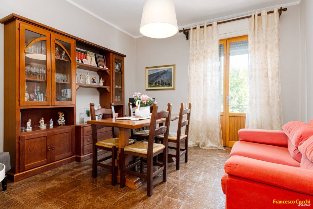 Appartamento con ampia terrazza e tre camere a Maliseti