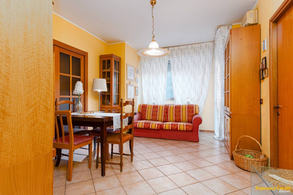 Appartamento confortevole servito di balconi a Maliseti